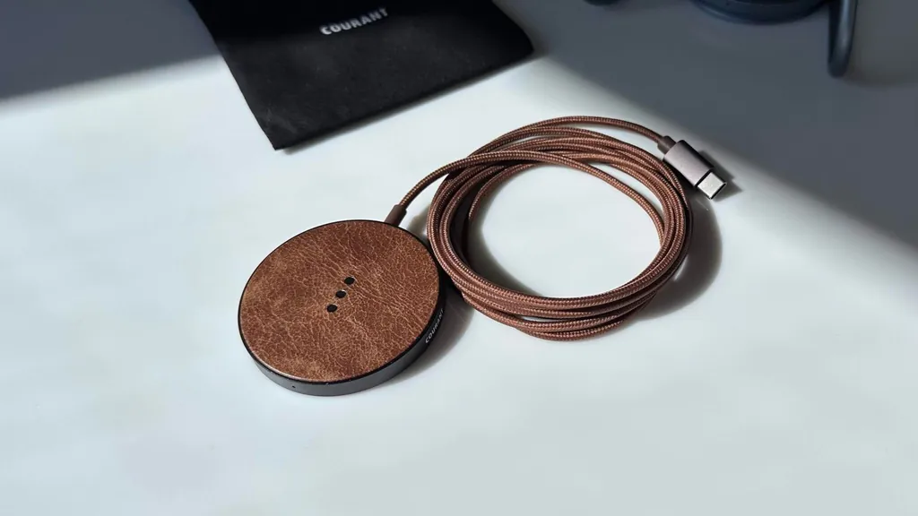 Courantレザー製MagSafe対応充電器 – レビューc